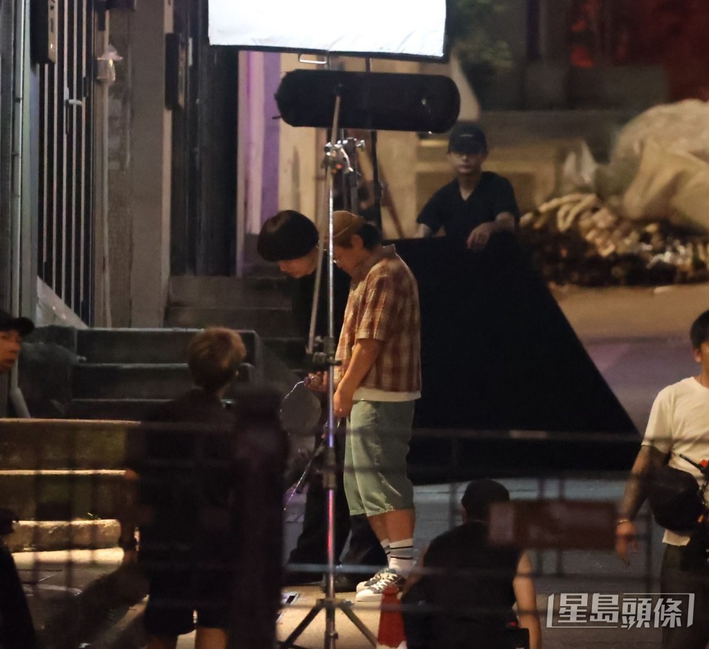 Jer柳應廷拍新戲街頭扮屙尿零尷尬。 Jer柳應廷拍新戲街頭扮屙尿零尷尬。
