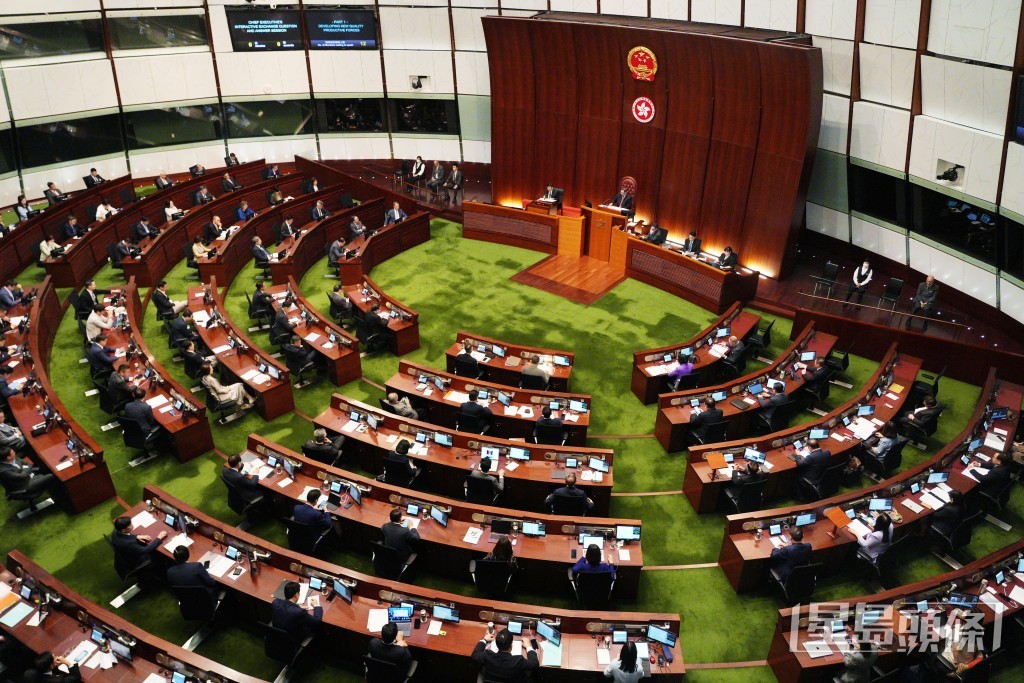 行政長官李家超出席立法會互動交流答問會。歐樂年攝