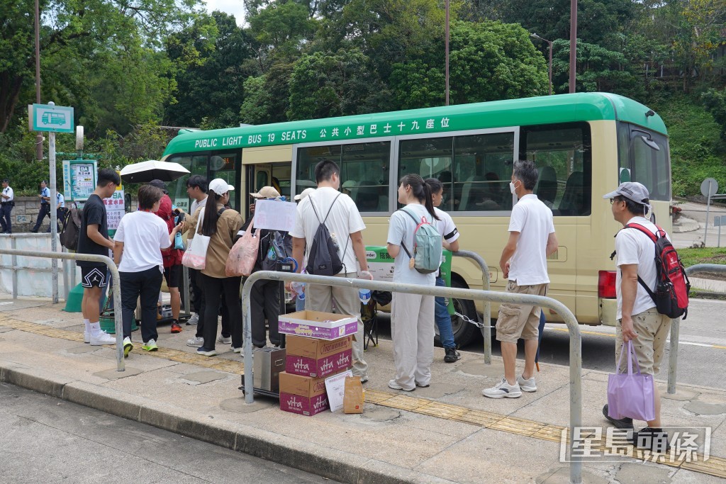 國慶黃金周期間，遊客到港遊覽。