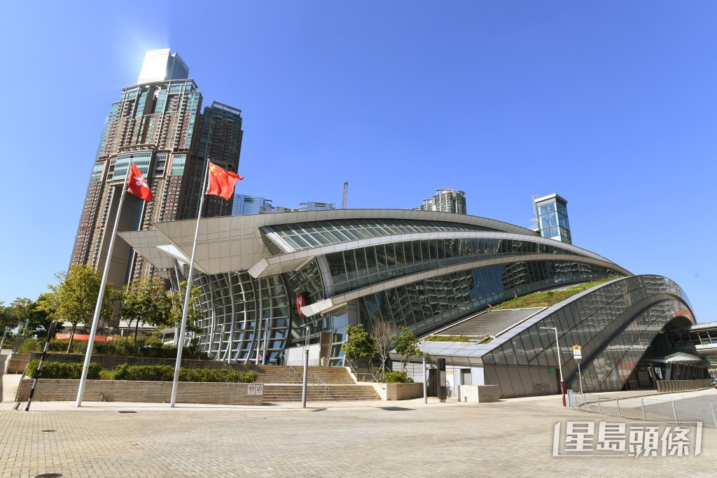 中秋节当天及翌日，各加开一对来往香港西九龙及北京西站、及来往香港西九龙及上海虹桥站的卧铺列车。资料图片