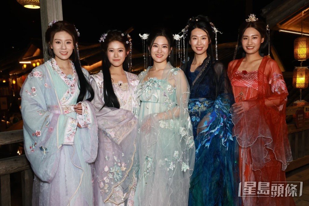 1號袁絲珩（Bernice）(左起)、2號李澤欣 （Scarlett）、陳懿德、7號楊媛媛（Vera）、12號湯家琳（Caris）。