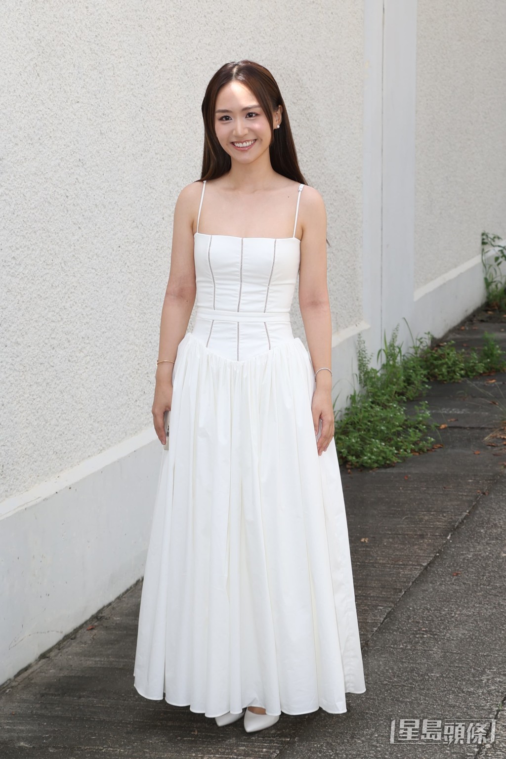 莊雅婷一身白裙現身港姐2025面試現場。 莊雅婷一身白裙現身港姐2025面試現場。