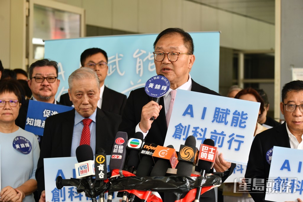 黃錦輝希望協助政府制訂「人工智能+」策略,鼓勵各行各業應用AI。 黃錦輝希望協助政府制訂「人工智能+」策略,鼓勵各行各業應用AI。