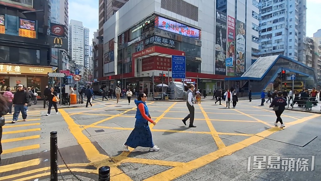 銅鑼灣波斯富街與駱克道交界路口。