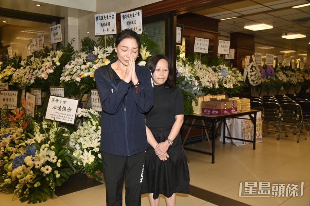 稍後會將甄志強骨灰上位。 稍後會將甄志強骨灰上位。