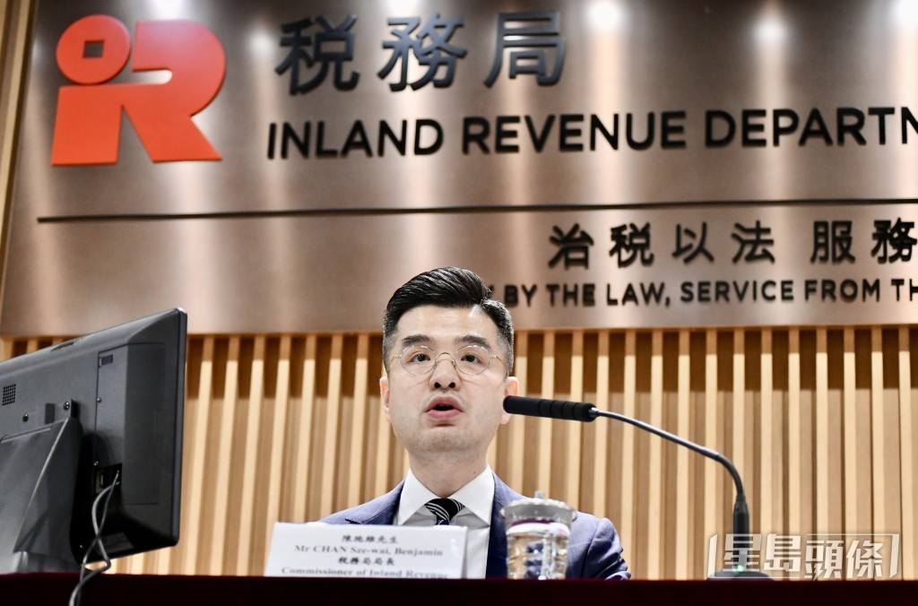 陳施維表示,稅務局今天起發出266萬份個別人士報稅表。盧江球攝 陳施維表示,稅務局今天起發出266萬份個別人士報稅表。盧江球攝
