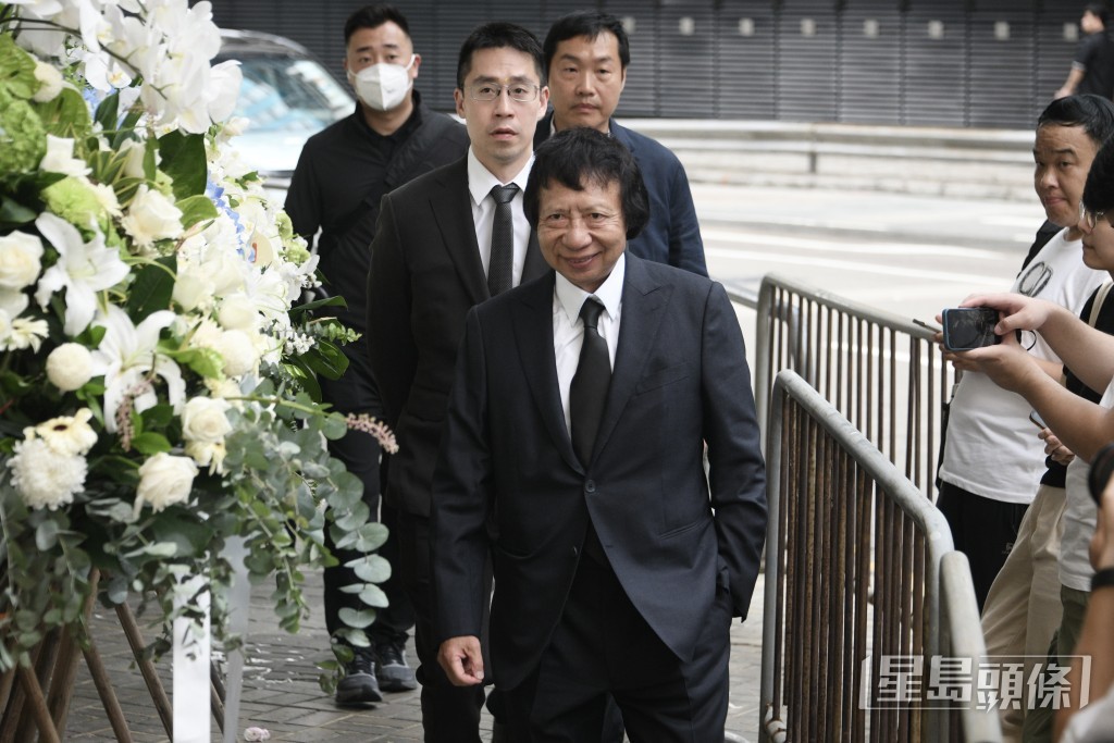 新地資深董事郭炳江(前)及新地執行董事郭基煇(後)。 新地資深董事郭炳江(前)及新地執行董事郭基煇(後)。