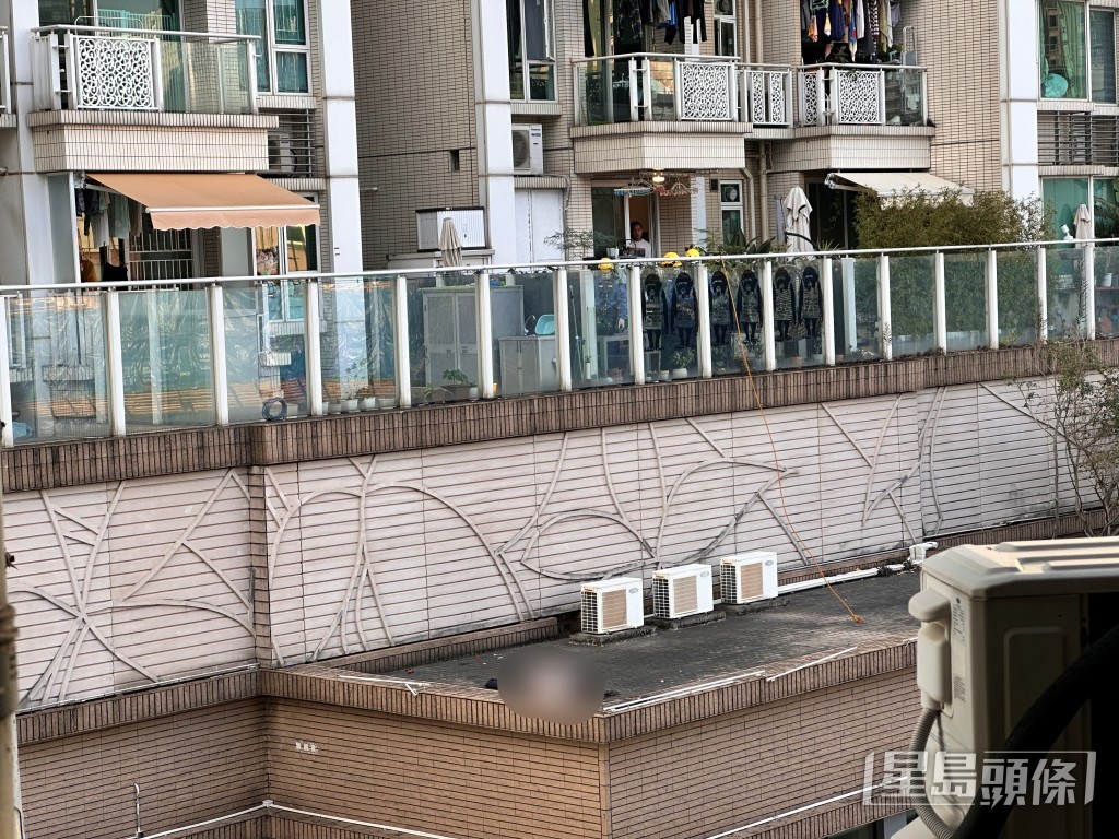 女子伏屍平台。梁國峰攝