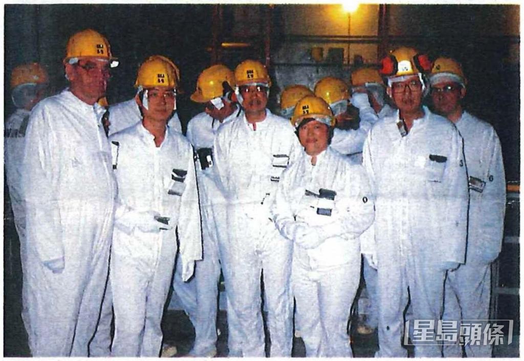 譚惠珠（前排右二）率立法局考察團到法國參觀核電站。 受訪者提供