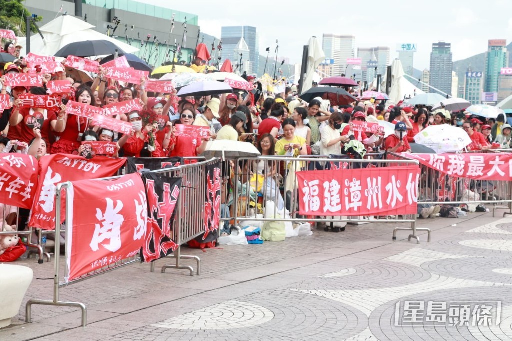 Fan唔怕熱。 Fan唔怕熱。