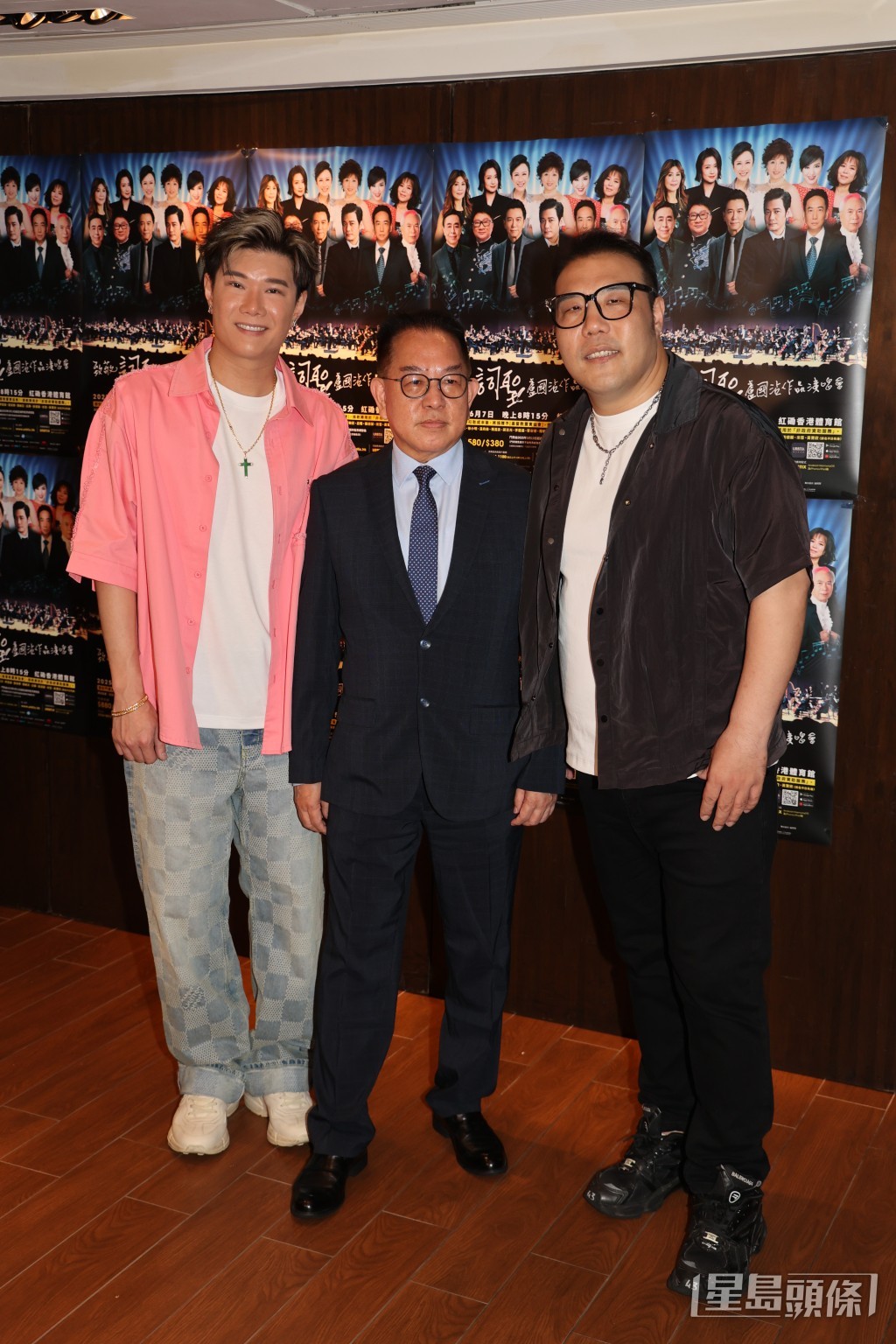 丘亞葵談到為何不邀請《中年好聲音》1、2季歌手，他指兩年前在《情牽煇黃經典演唱會》請來周吉佩、李佳及龍婷演出。
