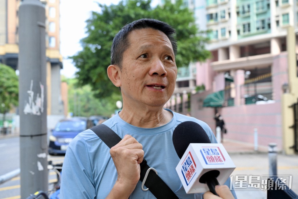 居民秦先生坦言擔心屋苑大維修「爛尾」。 居民秦先生坦言擔心屋苑大維修「爛尾」。