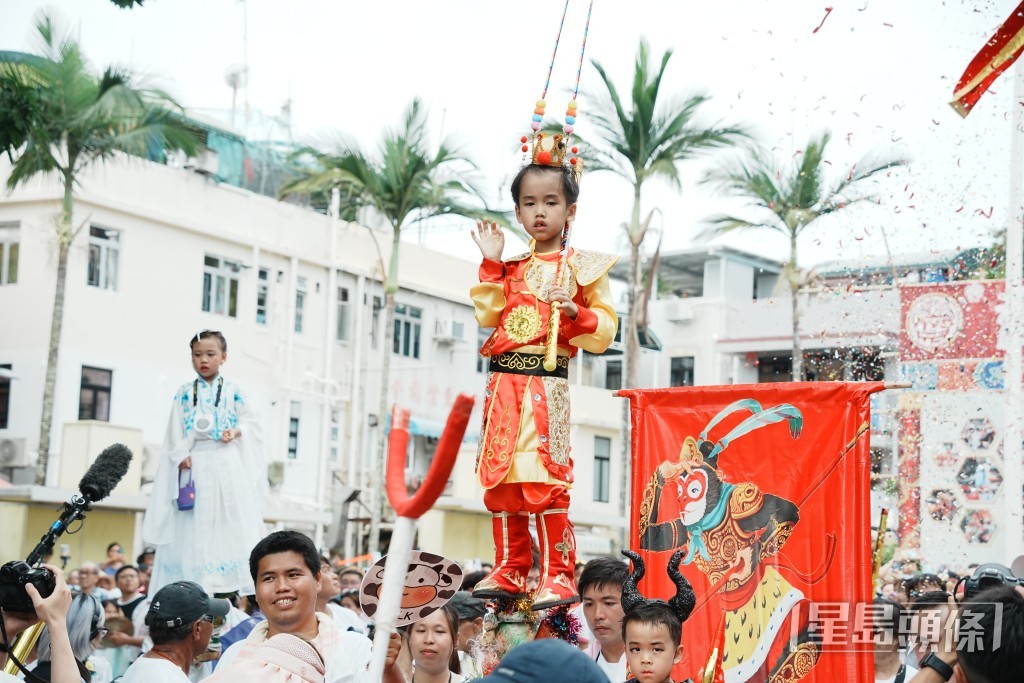 有男孩扮「齊天大聖」。 有男孩扮「齊天大聖」。