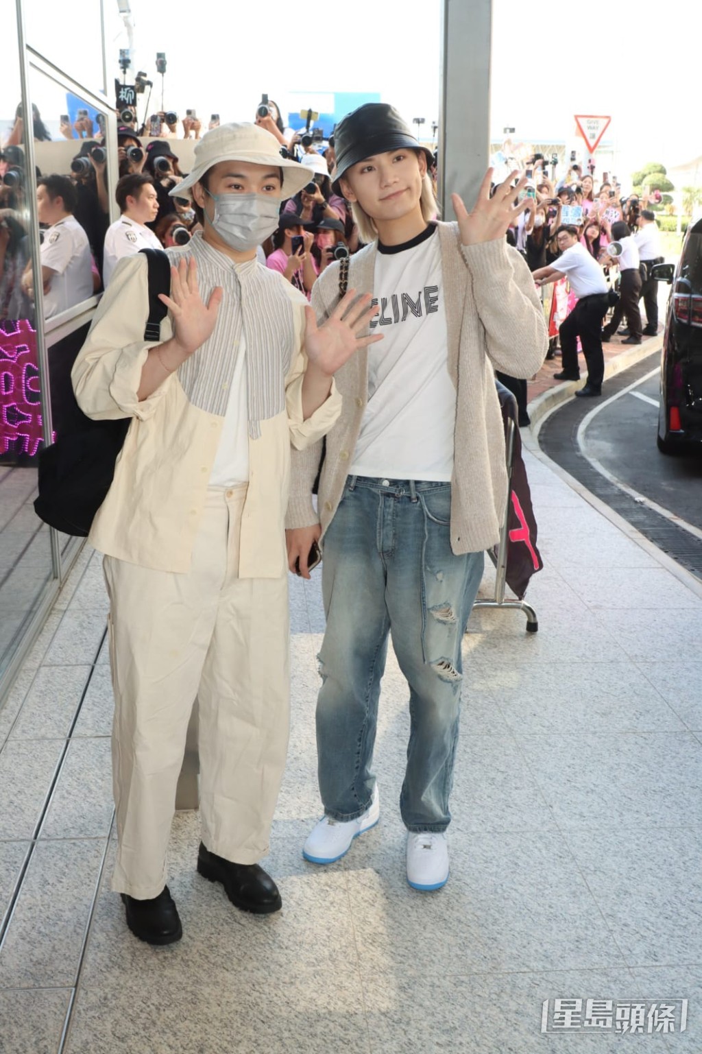 Jer與Jeremy打招呼。 Jer與Jeremy打招呼。