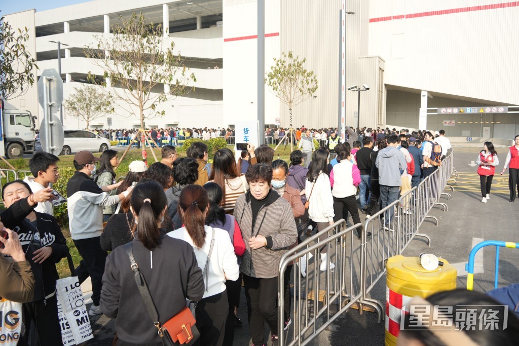 秩序大致暢順。吳艷玲攝 秩序大致暢順。吳艷玲攝