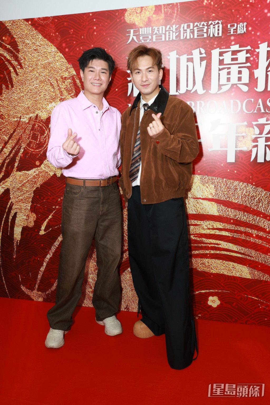 周吉佩、張與辰在新城團拜中聚頭。