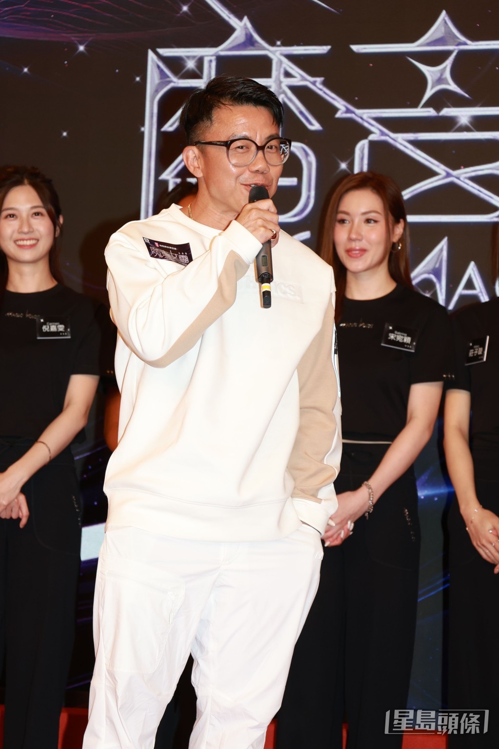 陳奐仁更關了Echo，令俞可程唱得非常赤裸。
