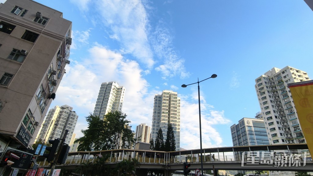 天文台指出，今日（25日）正午時分，本港大部分地區的相對濕度下降至30%左右。黎志偉攝