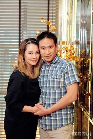 無奈陳見飛與溫哥華華僑Thomas Chan最終分手收場。(《東周刊》圖片) 無奈陳見飛與溫哥華華僑Thomas Chan最終分手收場。(《東周刊》圖片)