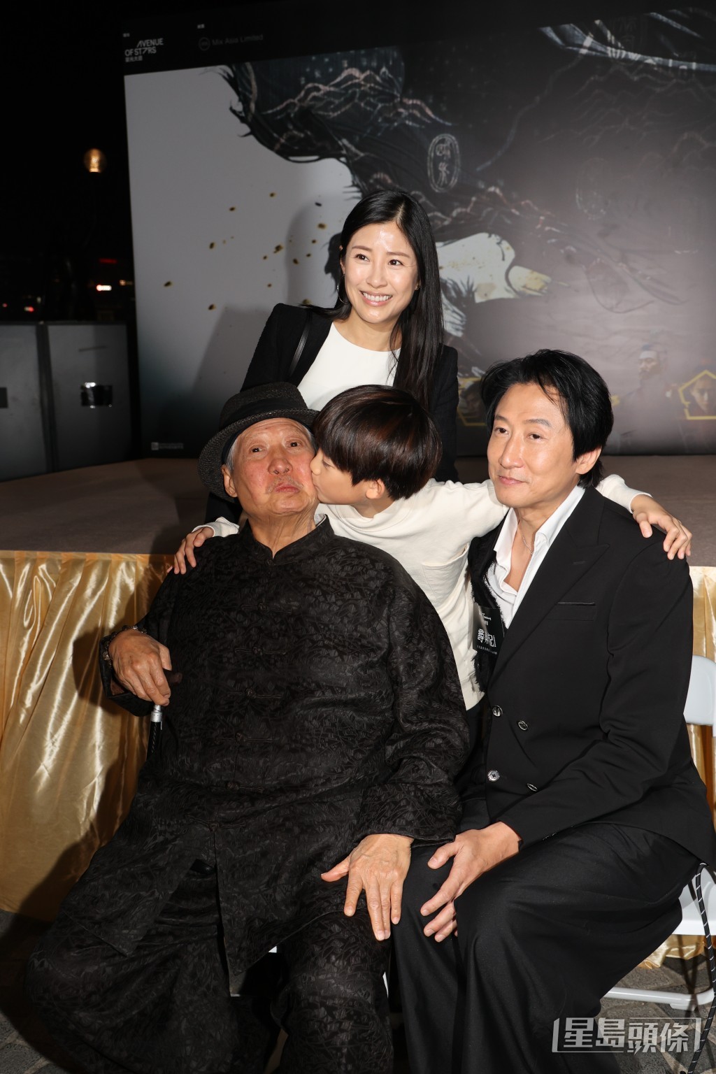 洪天明在IG發布聲明，並留言：「代父親洪金寶發出他的重要聲明」，以示對父親決定的全力支持。