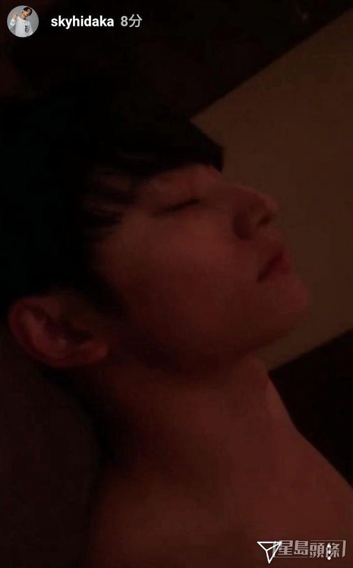 6年前，SKY-HI曾被公開床照，對象亦疑是17歲女偶像。
