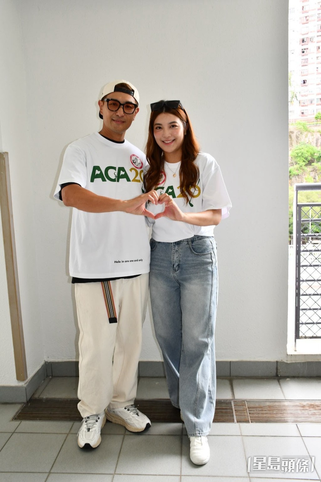 陳展鵬和老婆單文柔今日到石籬出席「仁濟安老送關懷·愛心福袋賀回歸」活動。。 陳展鵬和老婆單文柔今日到石籬出席「仁濟安老送關懷·愛心福袋賀回歸」活動。。