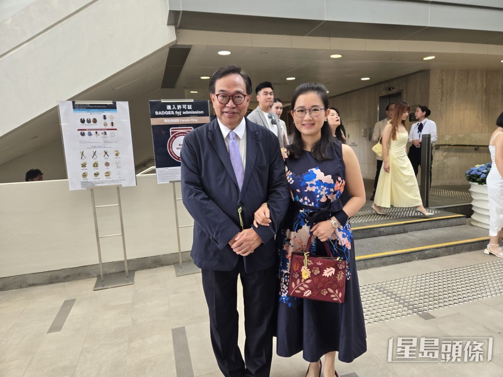 盧偉國（左）和未婚妻余仲欣（右）準備於10月11日成婚。劉必勝攝