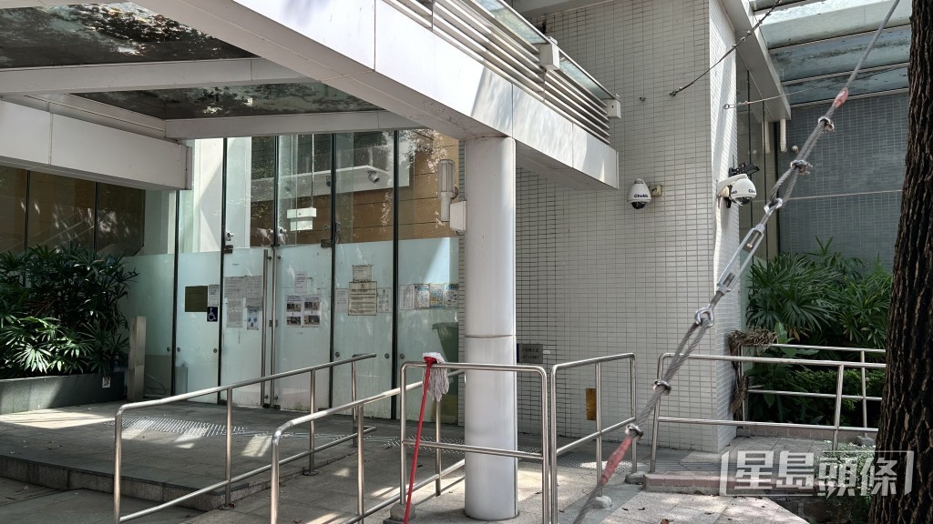 深水埗警區重案組及鑑證科人員到葵涌殮房驗屍。蔡楚輝攝