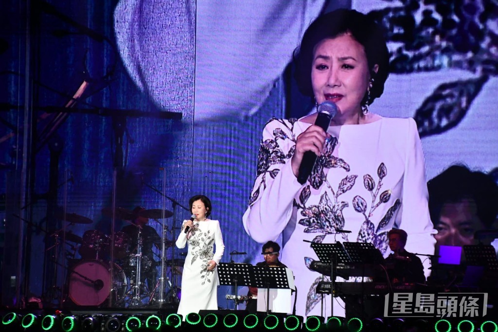 汪明荃出場掌聲雷動。