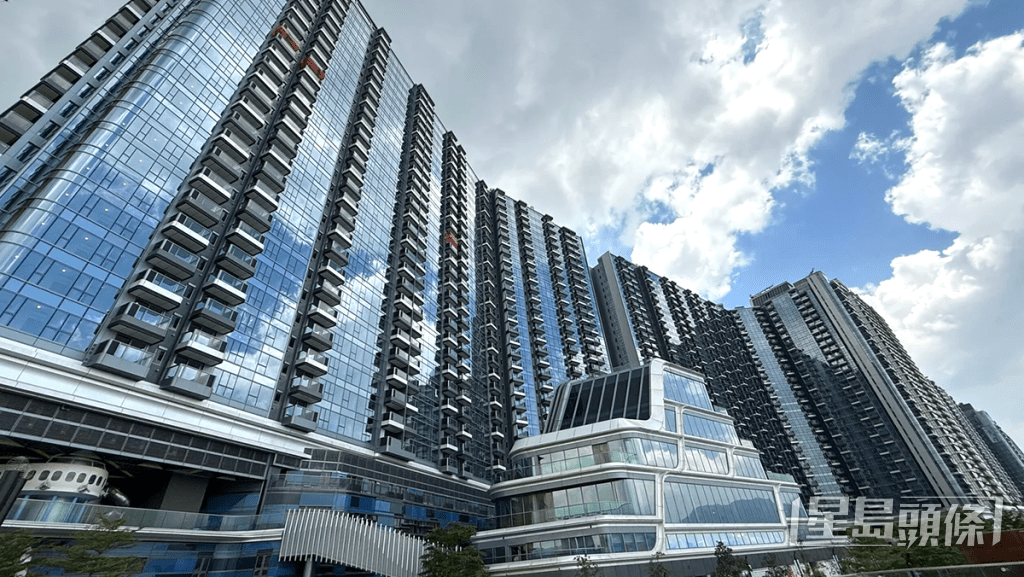 中国海外、九龙仓、恒基及嘉华合作发展的启德新盘维港．湾畔。