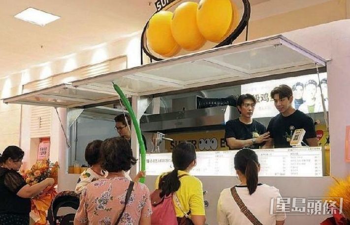 最近開小食店的羅天宇不時做雞蛋仔。