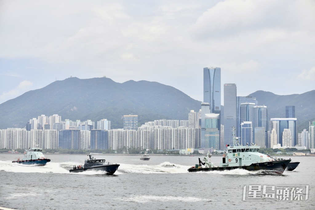 演習中人員海陸空三方出動。 演習中人員海陸空三方出動。