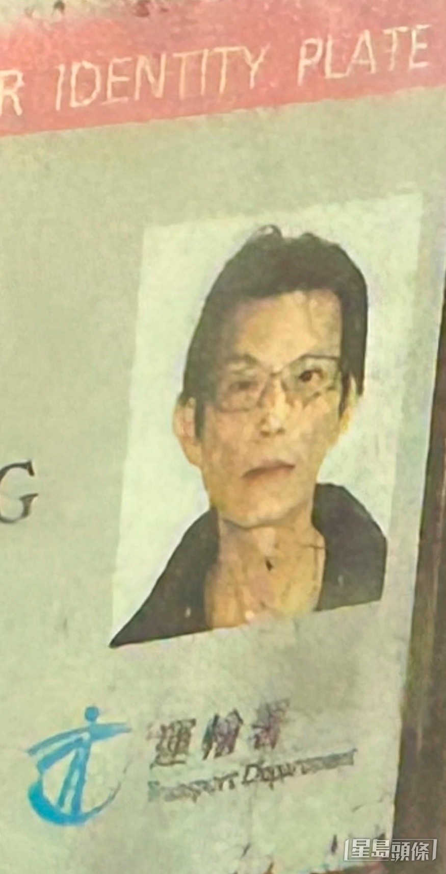 何姓司機駕的士剷上行人路撞欄昏迷不治。 何姓司機駕的士剷上行人路撞欄昏迷不治。