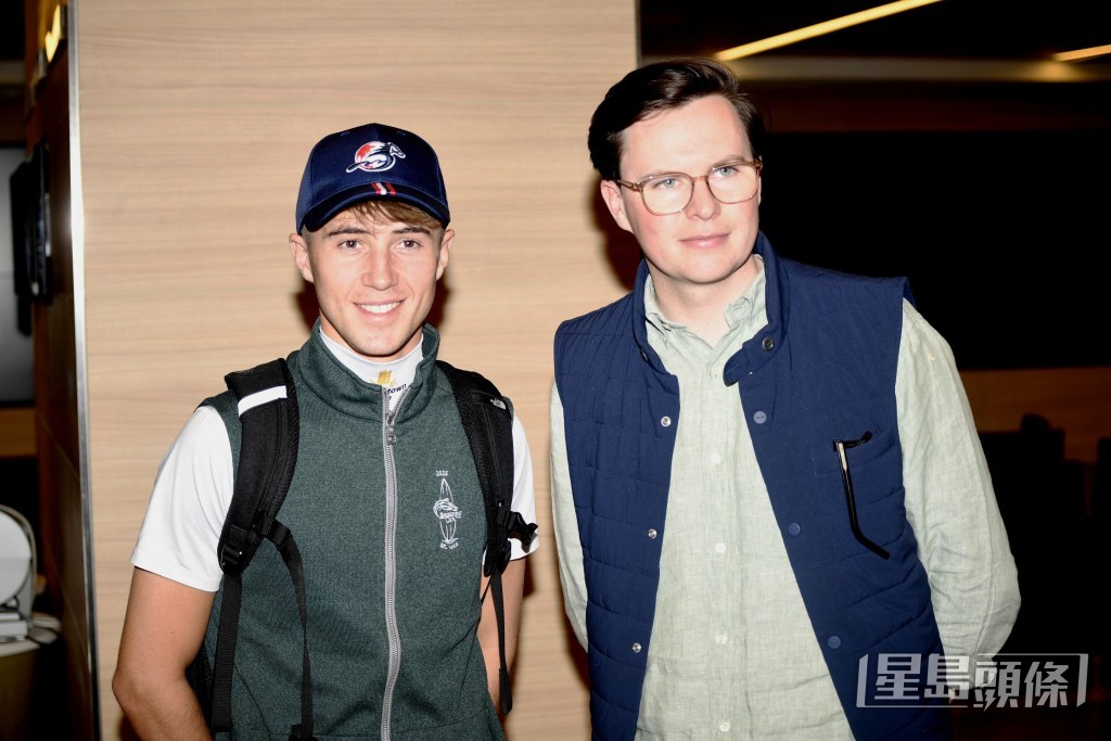 麥文堅（左）與岳本賢合照。