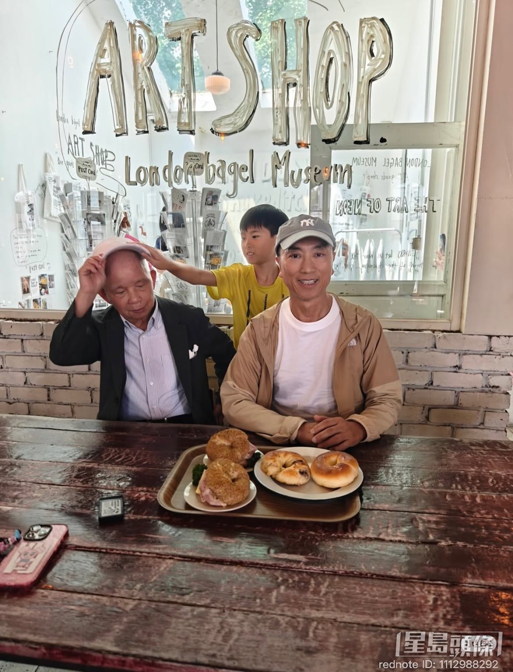 鄔友正指11歲細仔發燒翌日已活蹦亂跳,而83歲的助手亦復原神速。 鄔友正指11歲細仔發燒翌日已活蹦亂跳,而83歲的助手亦復原神速。