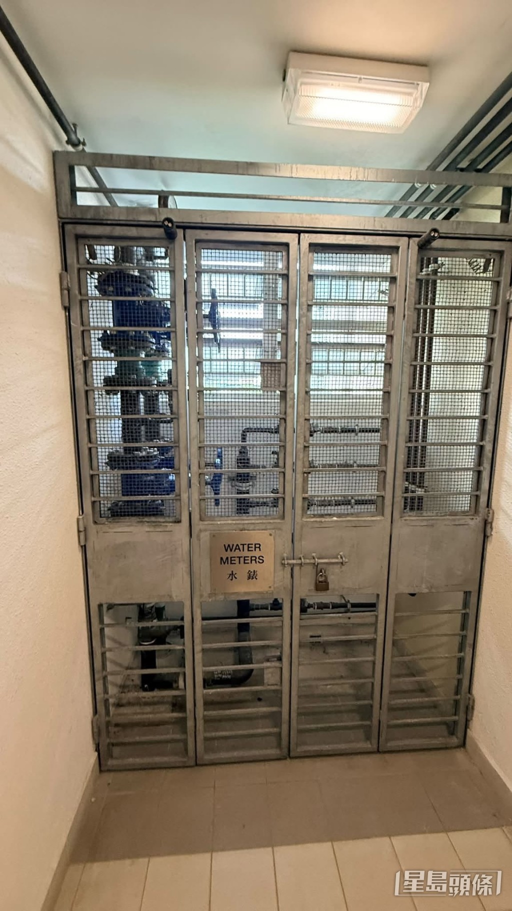 樓主將現場實況拍照上載,急切向一眾街坊及網民請教,結果意外引出多位「過來人」現身說法,揭開水錶房背後鮮為人知的「危」和「機」。(帖文截圖) 樓主將現場實況拍照上載,急切向一眾街坊及網民請教,結果意外引出多位「過來人」現身說法,揭開水錶房背後鮮為人知的「危」和「機」。(帖文截圖)