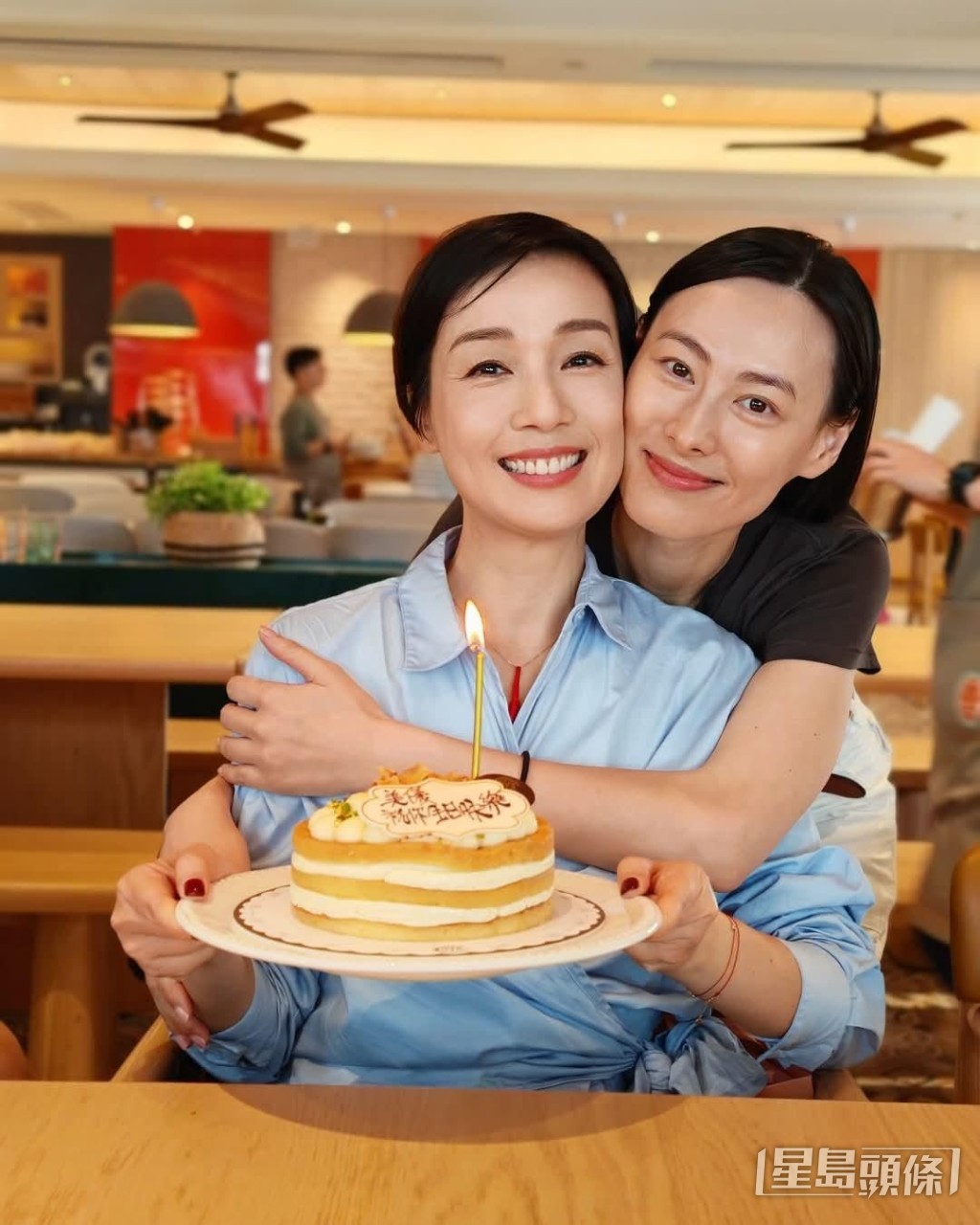 江美儀曾獲梁洛施慶生。 江美儀曾獲梁洛施慶生。