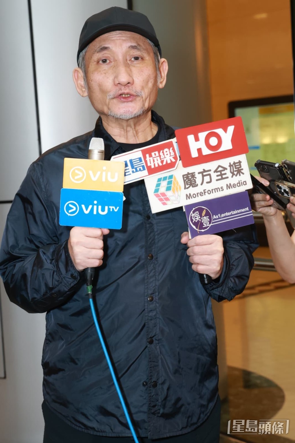 徐克強忍悲痛。 徐克強忍悲痛。