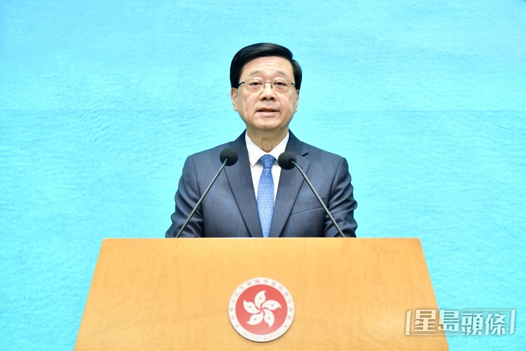 李家超強調將對破壞選舉行為依法打擊。盧江球攝  李家超強調將對破壞選舉行為依法打擊。盧江球攝