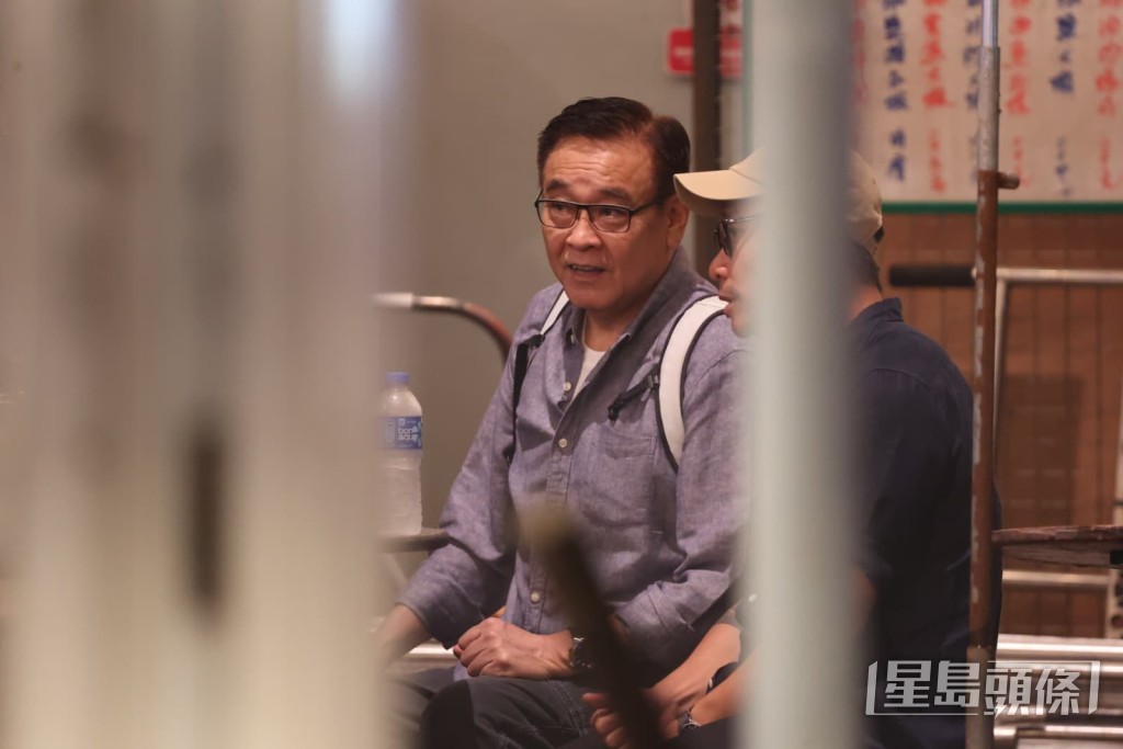 爾冬陞都來探班。 爾冬陞都來探班。