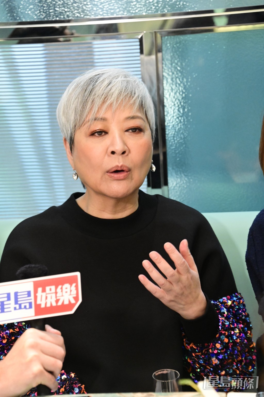 金燕玲又指有劇情分別是打動到母親和男女觀眾,是令人心酸的演出。 金燕玲又指有劇情分別是打動到母親和男女觀眾,是令人心酸的演出。