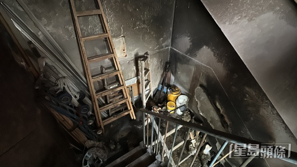 牆身被熏黑。劉漢權攝 牆身被熏黑。劉漢權攝