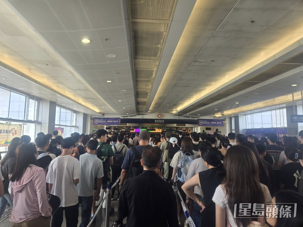 社交平台流傳多張今午福田口岸「逼爆」的照片。FB圖片 社交平台流傳多張今午福田口岸「逼爆」的照片。FB圖片