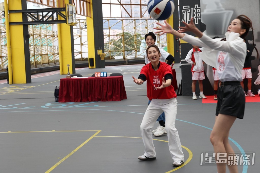 高海寧姿勢搞笑。