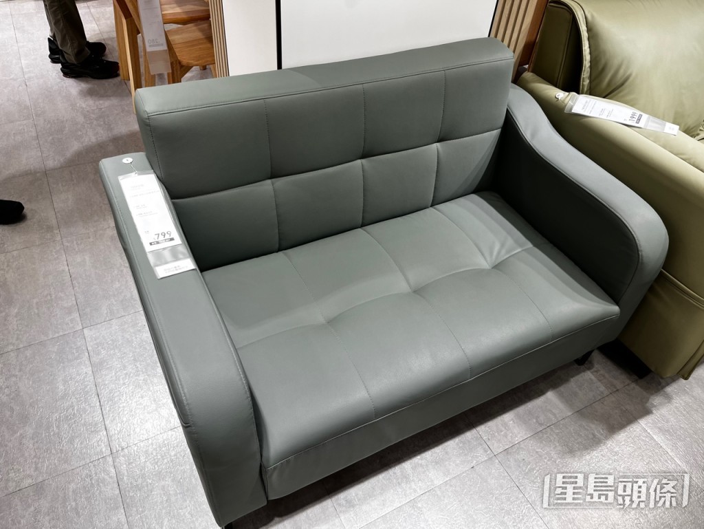 「淘多多」更出售一張只價值799元的雙人梳發。李健威攝 「淘多多」更出售一張只價值799元的雙人梳發。李健威攝