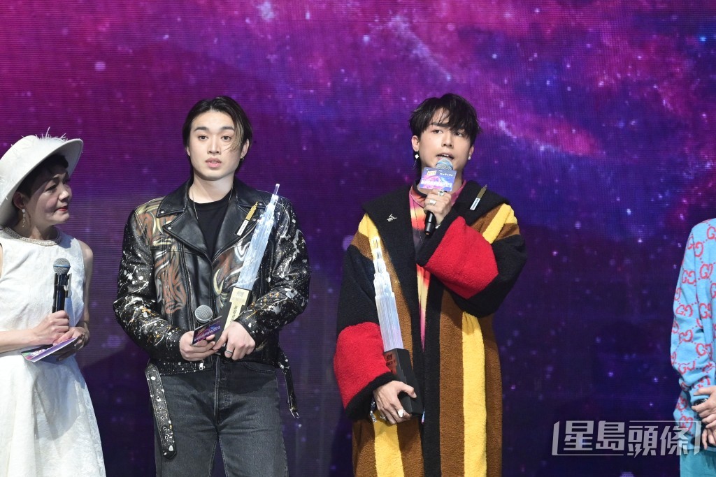 AK(右)、Jer得獎。 AK(右)、Jer得獎。