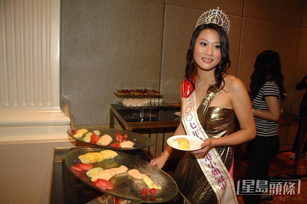 選美時因外貌受到不少爭議。