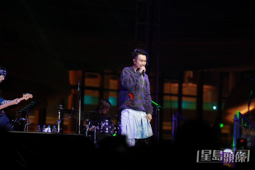 吳浩康昨日在台演唱多首經典歌。