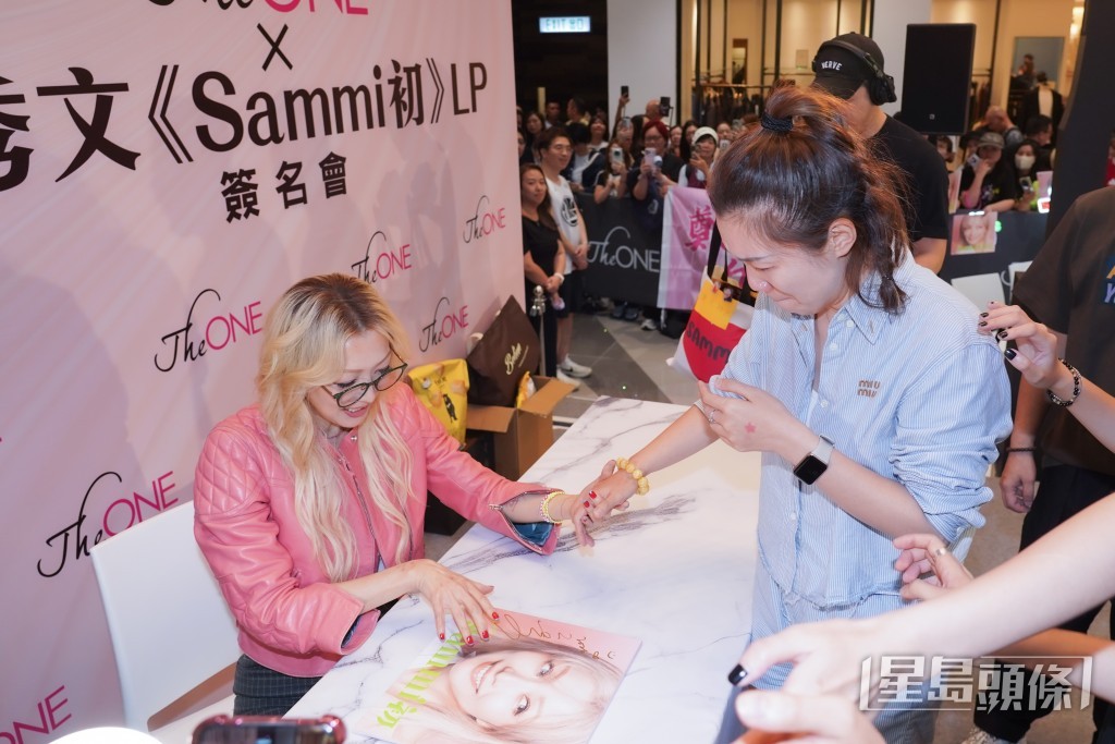 Sammi簽到六點半。 Sammi簽到六點半。