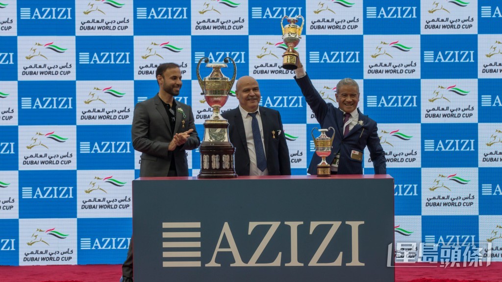  告東尼慶祝「加州星球」取得的勝利。